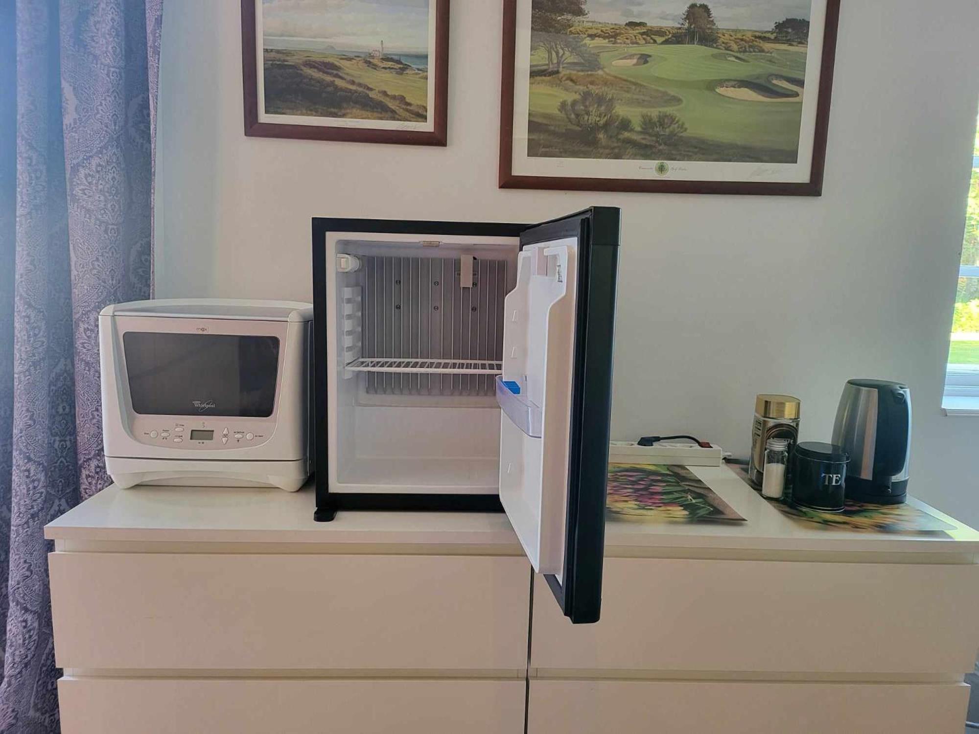 트로사 Lilla Huset Med Stor Traedgardstomt Naera Golf Och Hav 빌라 외부 사진
