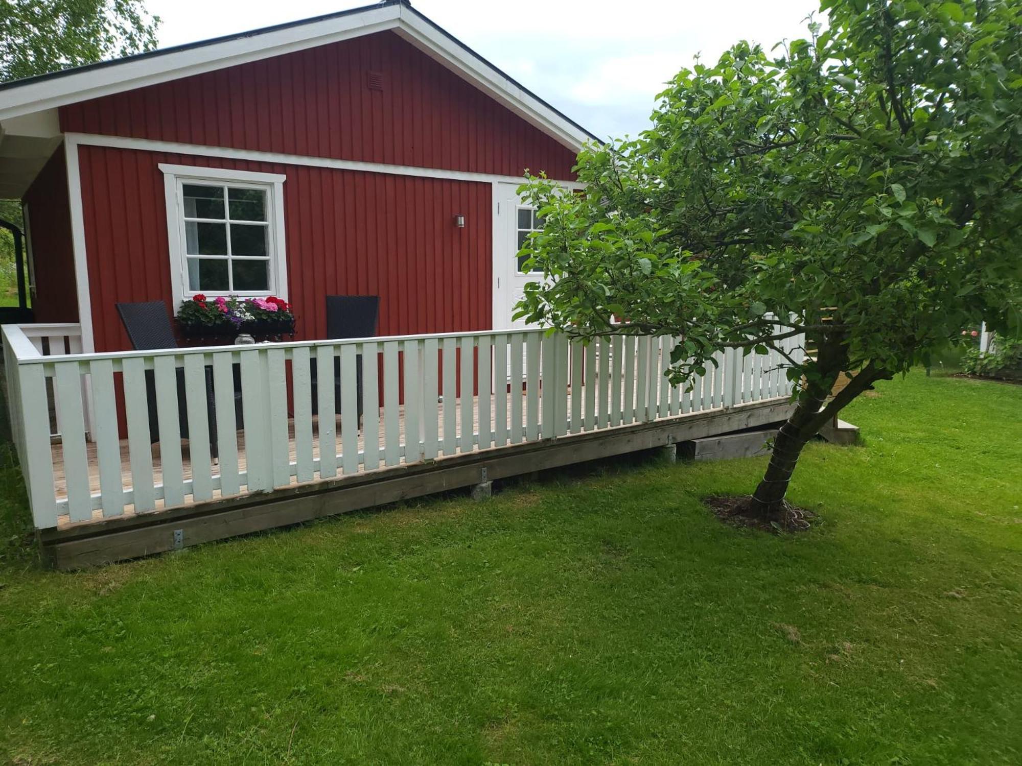 트로사 Lilla Huset Med Stor Traedgardstomt Naera Golf Och Hav 빌라 외부 사진